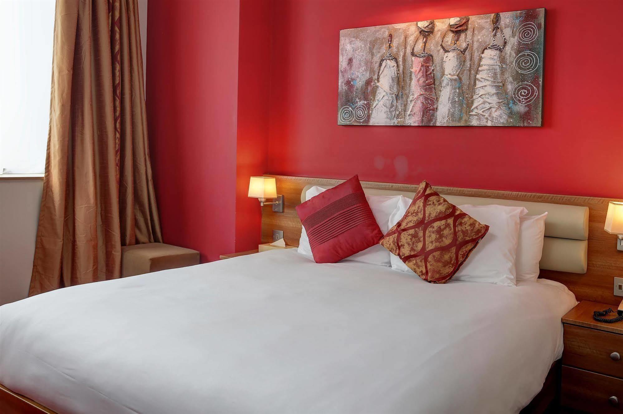 Airlink Hotel Хейс Екстериор снимка