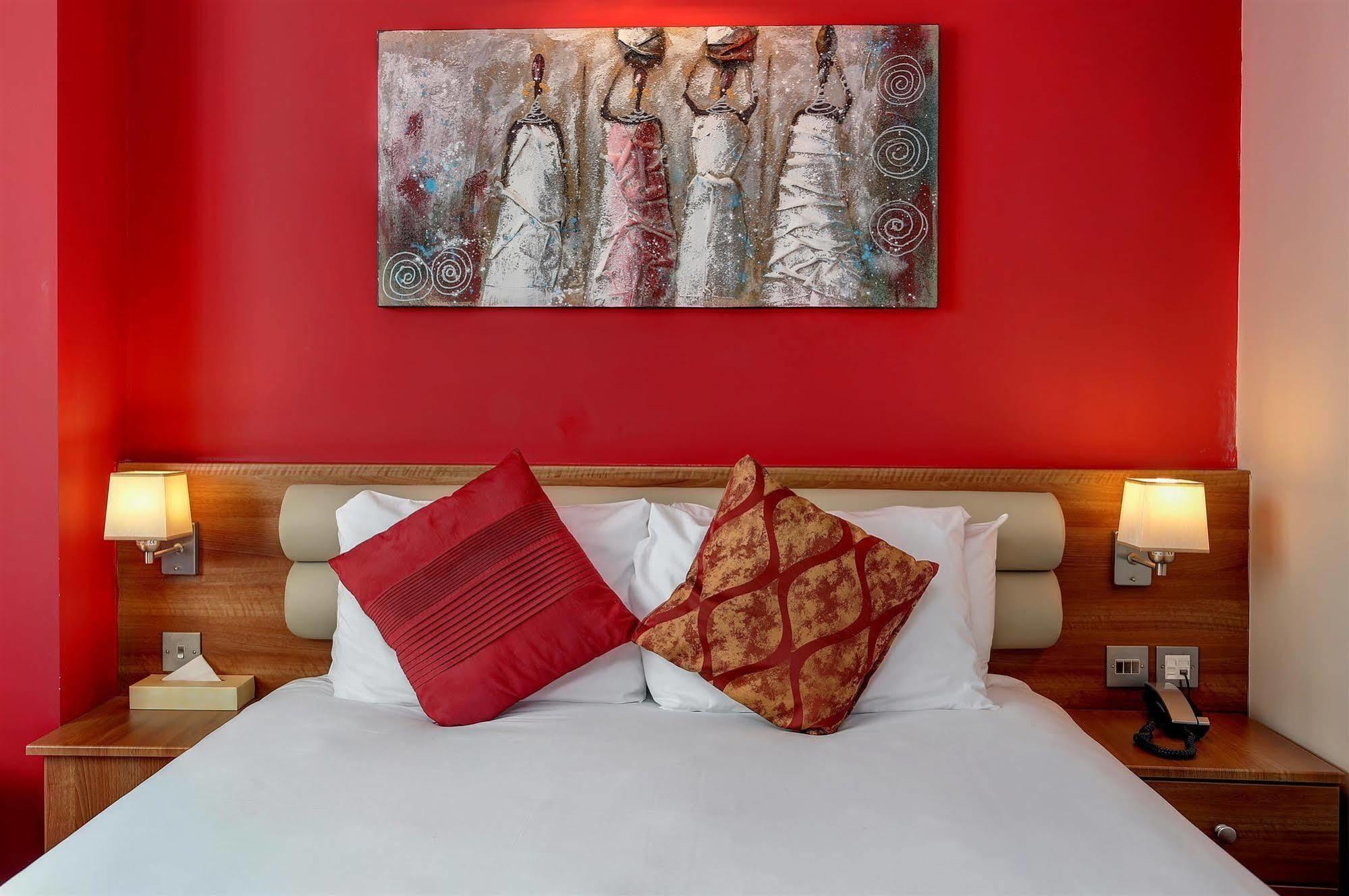 Airlink Hotel Хейс Екстериор снимка
